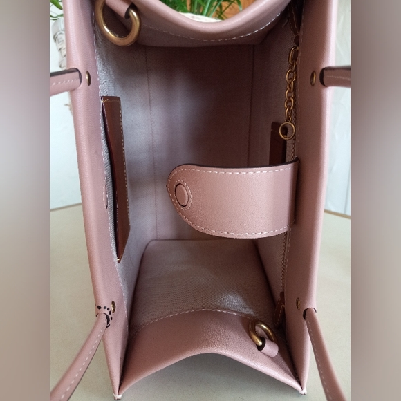 COACH CASHIN CARRY 22 LIGHT BLUSH MULTI LEATHER W/TROMPE L'OEIL PRINT - Picture 10 of 11